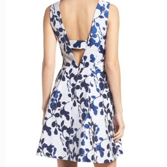 Betsey Johnson Floral Jacquard V-Neck Fit & Flare SZ 6 - Picture 2 of 16